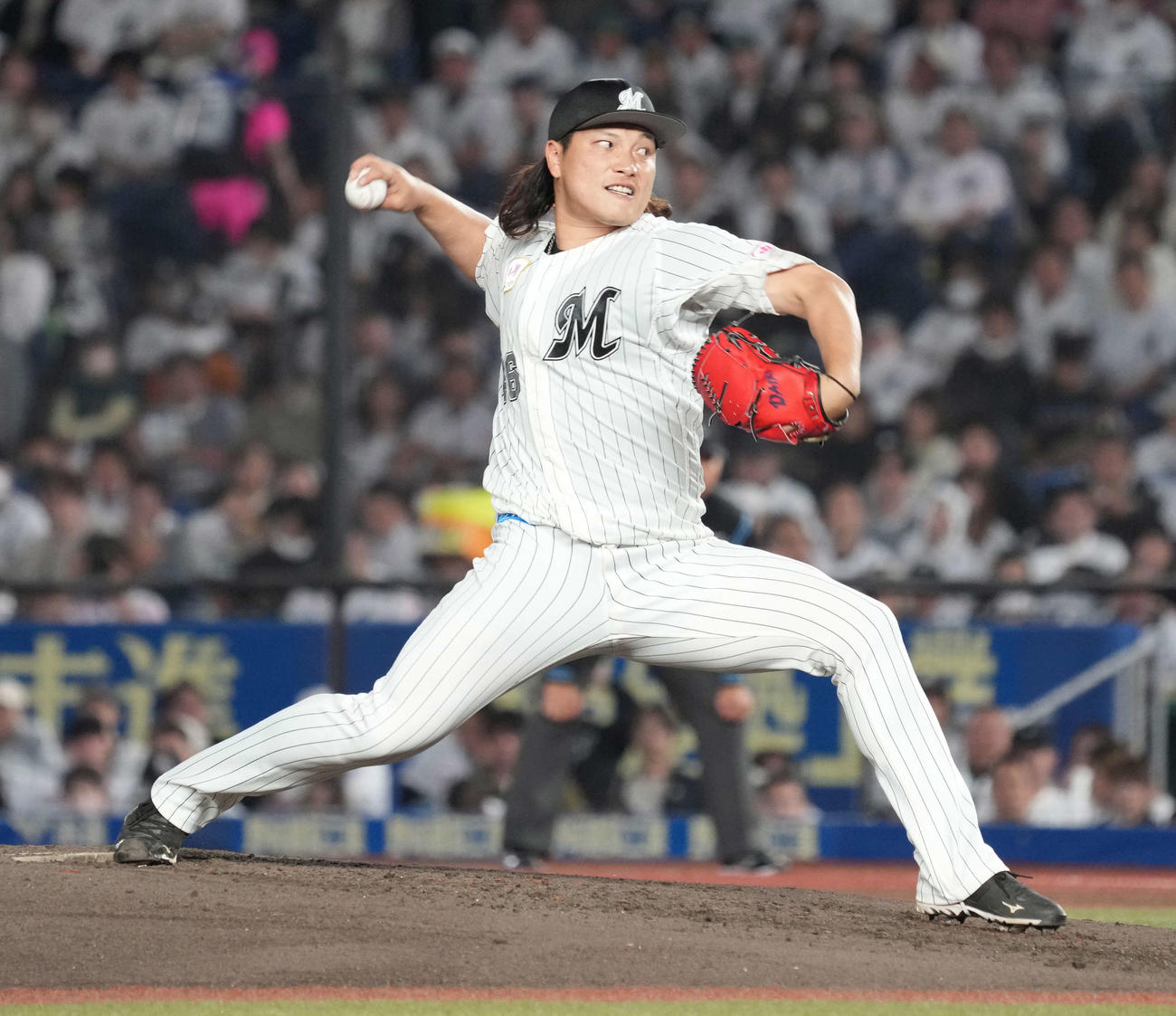 ロッテ対ソフトバンク　ロッテ3番手で復活登板した岩下（2024年4月25日撮影）