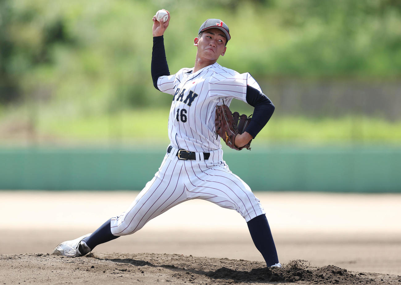 近大との練習試合で力投する今朝丸（撮影・前田充）