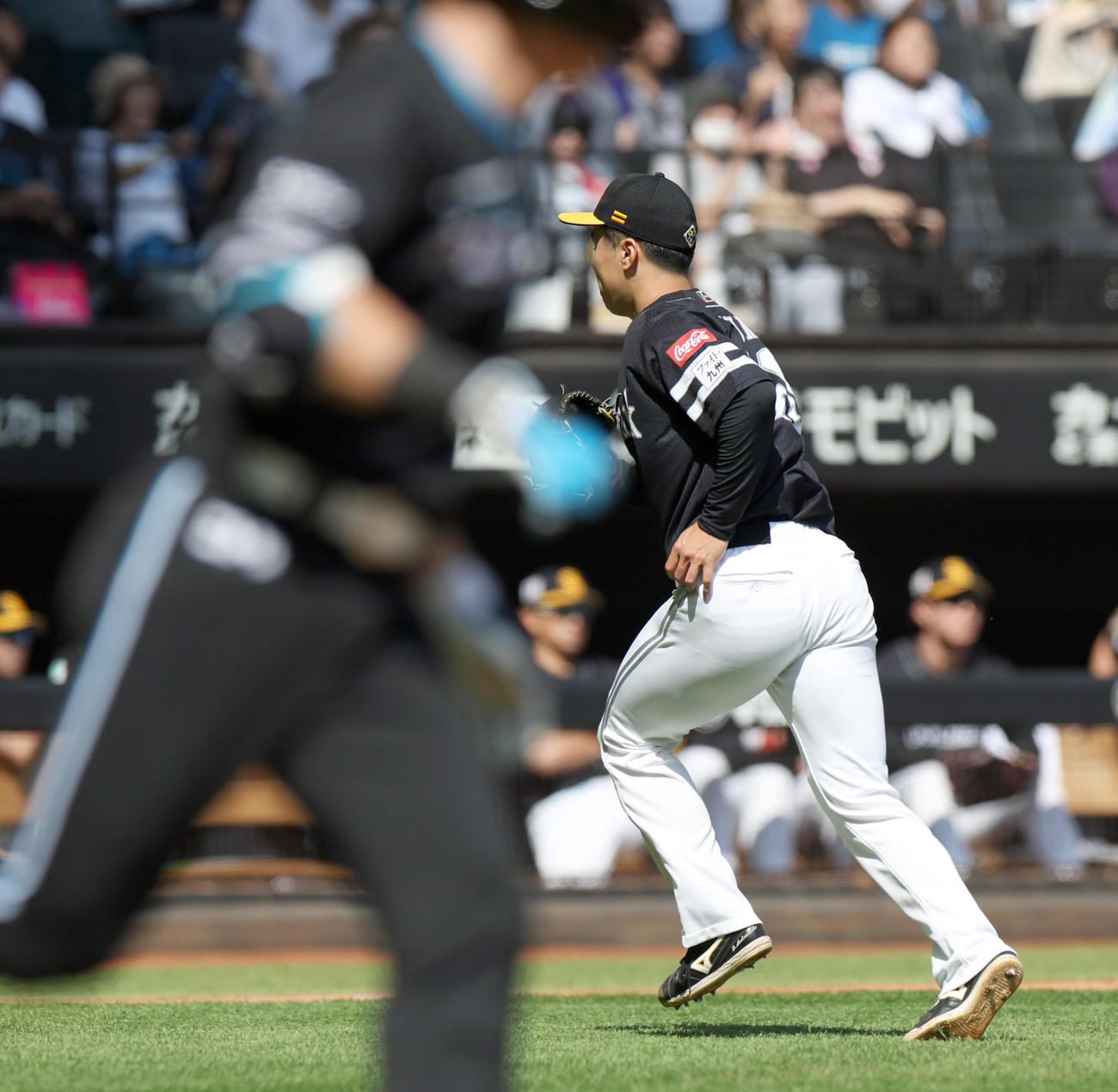 日本ハム対ソフトバンク　1回裏日本ハム1死一、二塁、清宮に適時二塁打を浴びる松本晴（撮影・佐藤翔太）