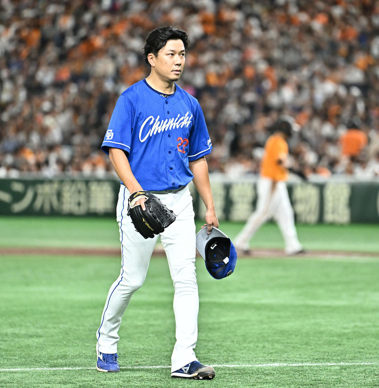 巨人対中日　5回裏を投げ終え引き揚げる中日先発の大野（撮影・滝沢徹郎）