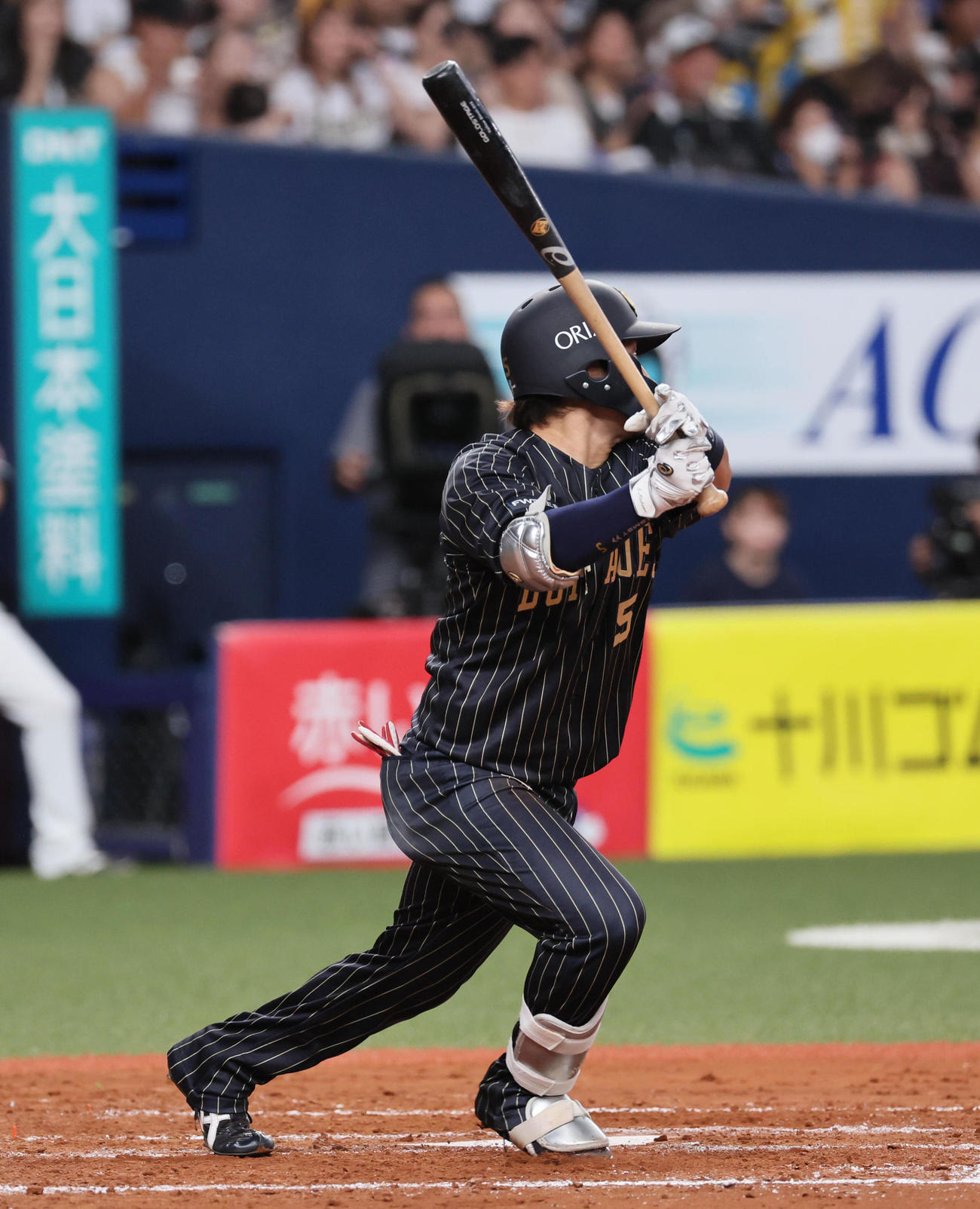 オリックス対ロッテ　7回裏オリックス2死二塁、西野は中前適時打を放つ（撮影・宮崎幸一）