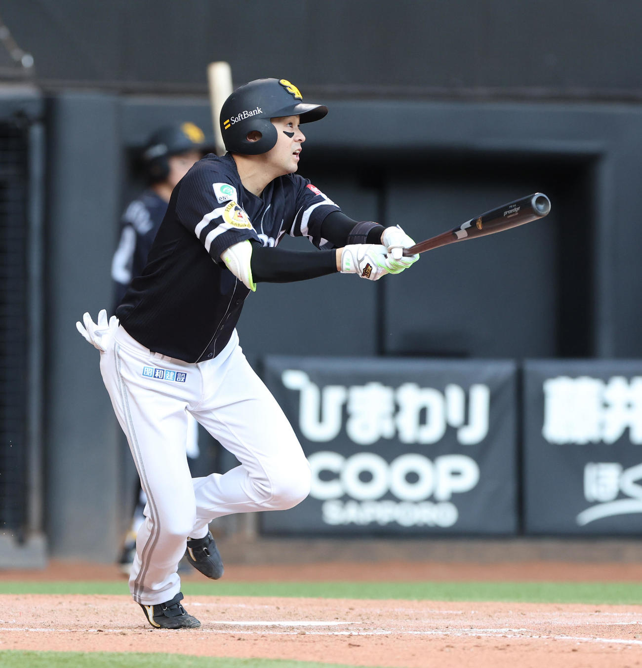 日本ハム対ソフトバンク　5回表ソフトバンク1死三塁、川瀬は適時三塁打を放つ（撮影・佐藤翔太）