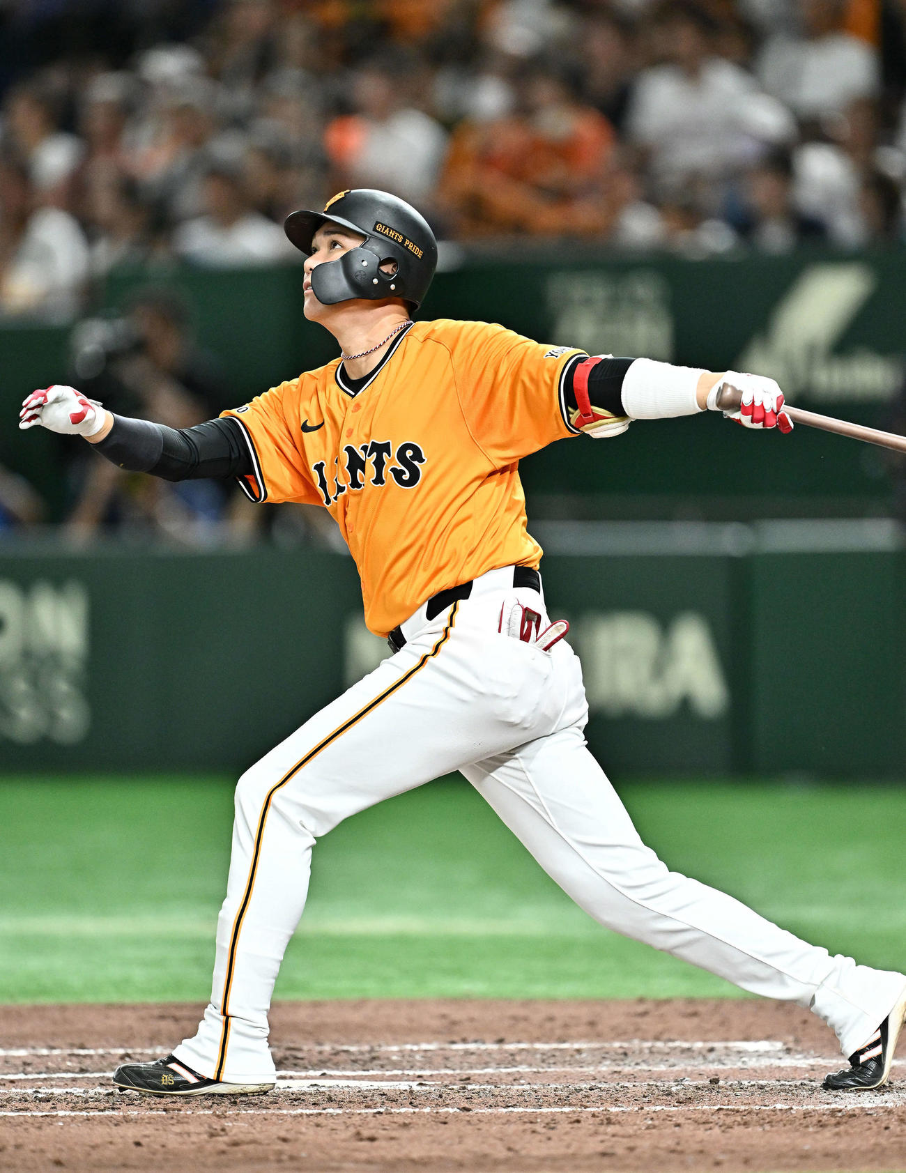 巨人対中日　7回裏巨人1死一塁、坂本は左越え先制2点本塁打を放つ（撮影・滝沢徹郎）