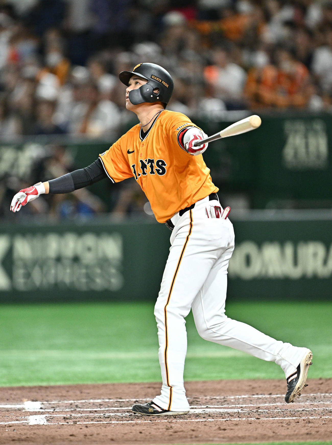 巨人対中日　7回裏巨人1死一塁、坂本は左越え先制2点本塁打を放つ（撮影・滝沢徹郎）