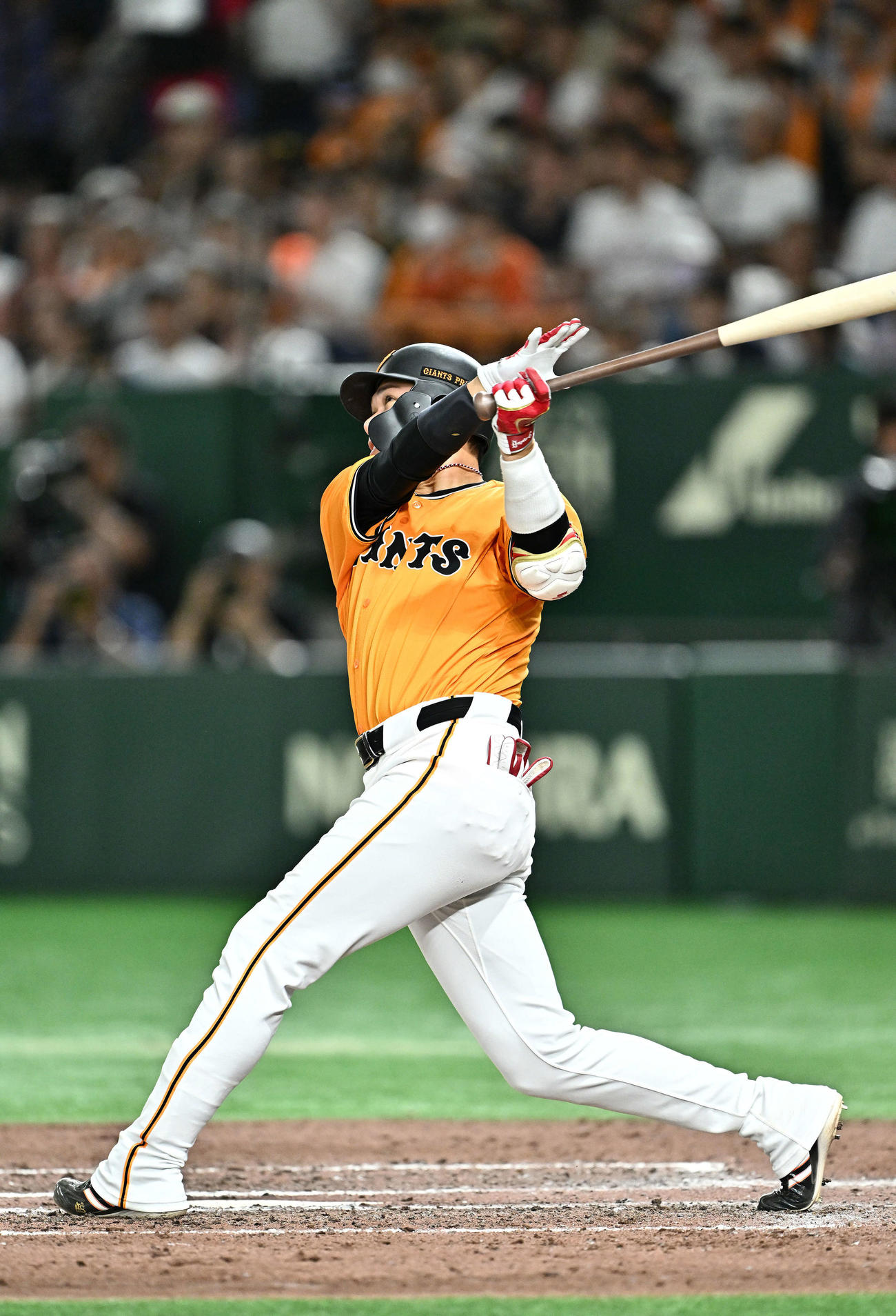 巨人対中日　7回裏巨人1死一塁、坂本は左越え先制2点本塁打を放つ（撮影・滝沢徹郎）