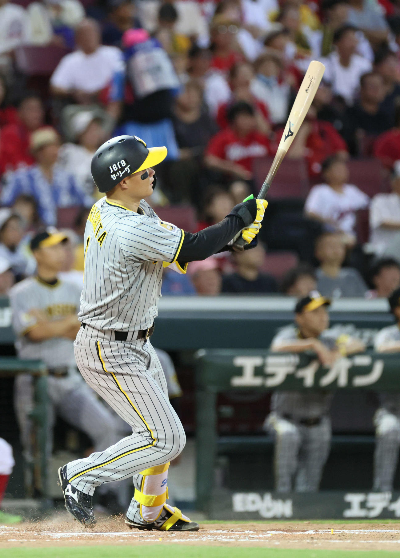 広島対阪神　3回表阪神2死一、二塁、森下は逆転の左越え3点本塁打を放つ（撮影・加藤孝規）