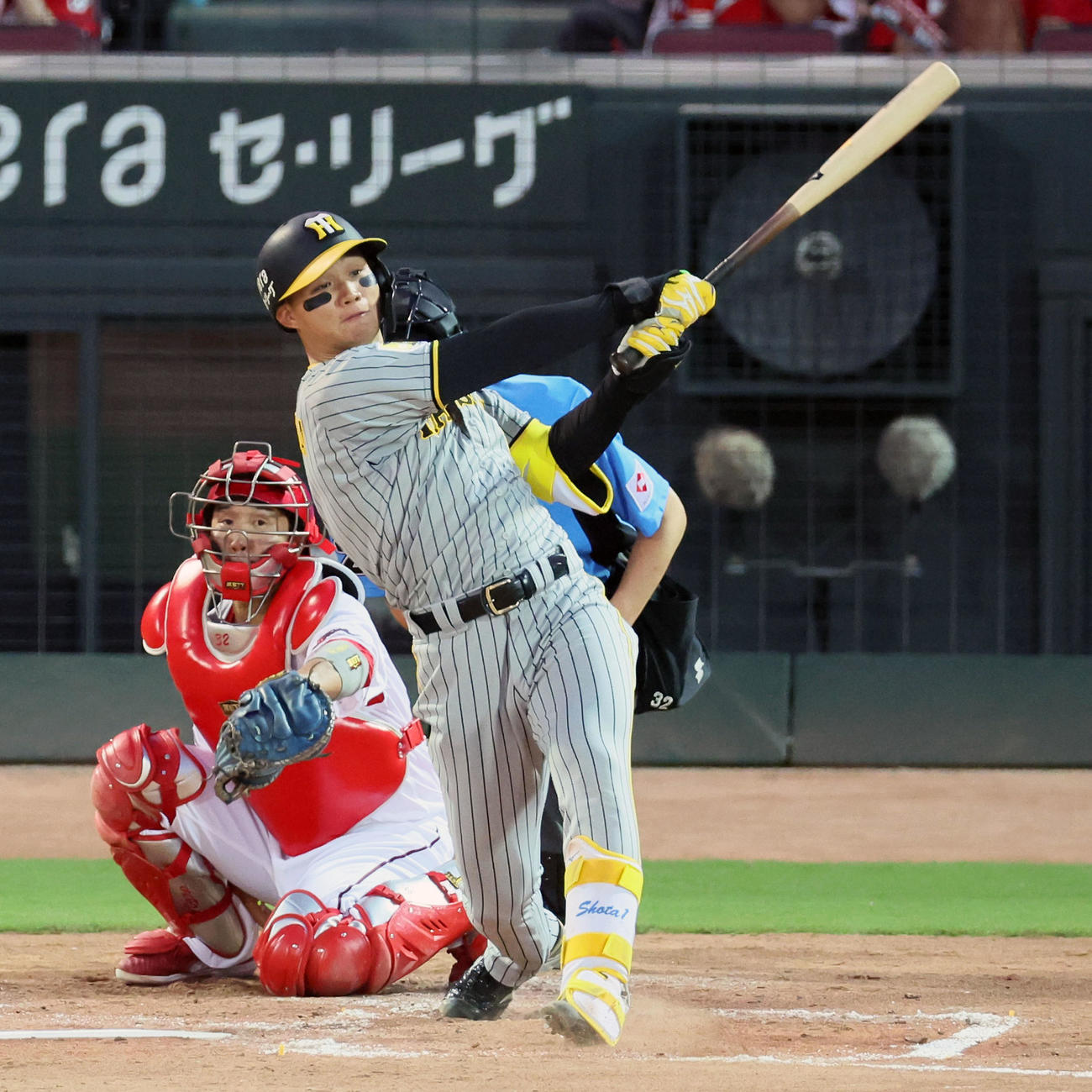 広島対阪神　3回表阪神2死一、二塁、森下は左越え3点本塁打を放つ（撮影・加藤哉）