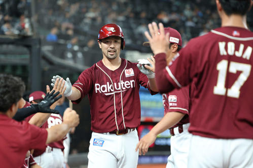 楽天】「マスター」絶叫直後に阿部寿樹が決勝8号ソロ 8月4本塁打