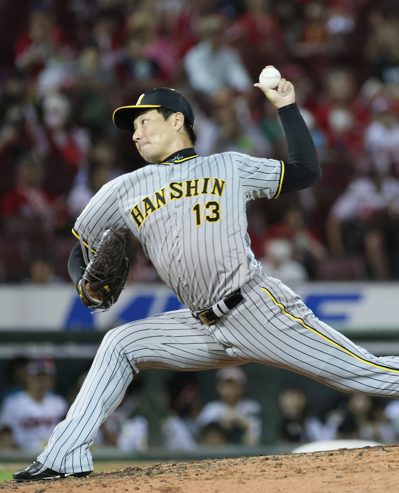 広島対阪神　9回裏、3者凡退に抑えた阪神岩崎（撮影・加藤孝規）