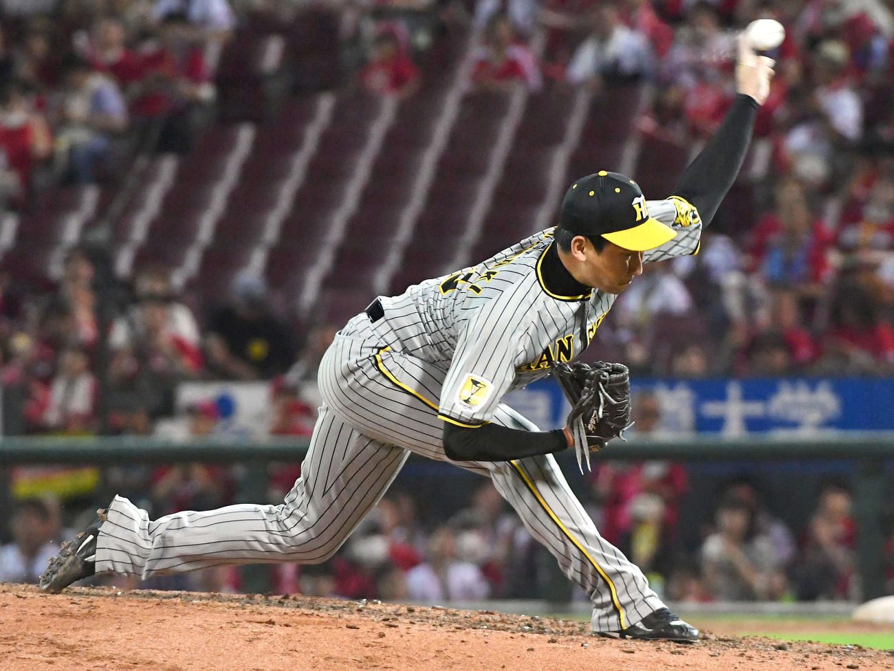 広島対阪神　9回裏から登板した、阪神5番手の岩崎（撮影・岩下翔太）