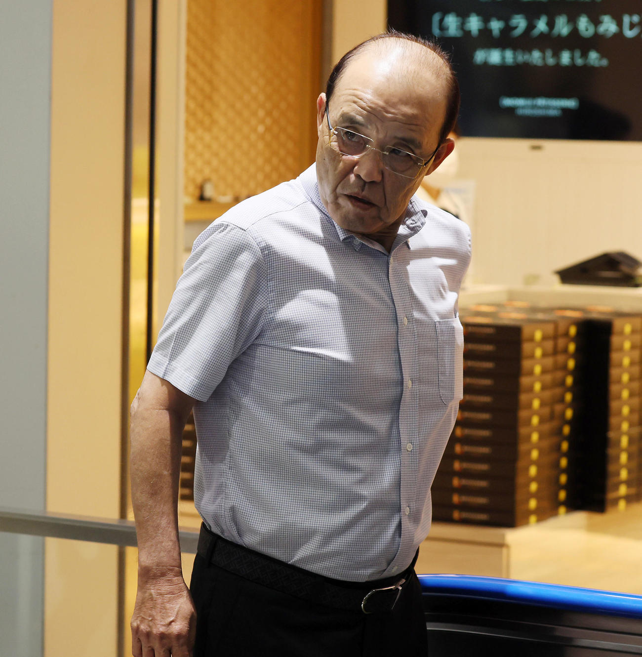 横浜へ移動する岡田監督（撮影・加藤哉）