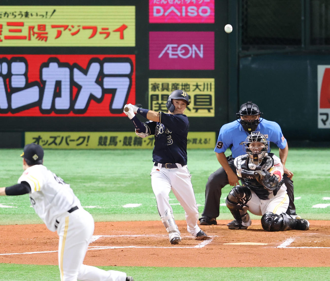 ソフトバンク対オリックス　7回表オリックス無死、西野は遊内野を放つ（撮影・梅根麻紀）