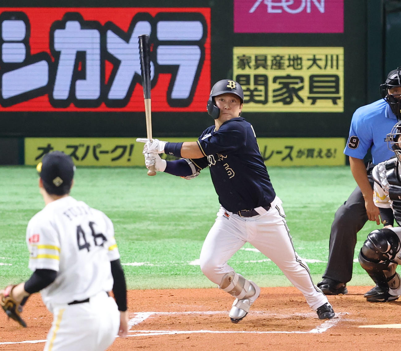 ソフトバンク対オリックス　7回表オリックス無死、西野は遊内野を放つ（撮影・梅根麻紀）