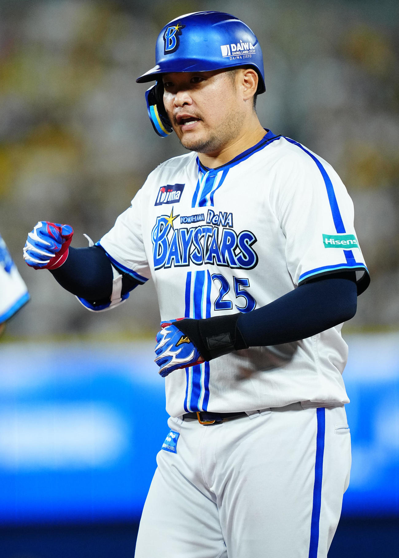 DeNA対阪神　7回裏DeNA2死二、三塁、適時打を放ちガッツポーズする代打筒香（撮影・垰建太）