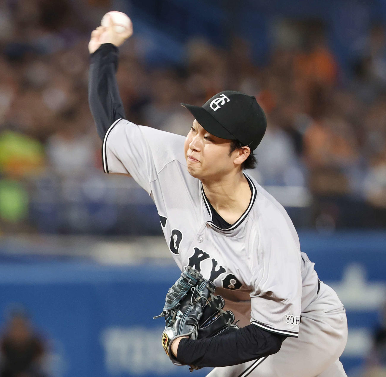 ヤクルト対巨人　巨人先発の山崎伊（撮影・宮地輝）