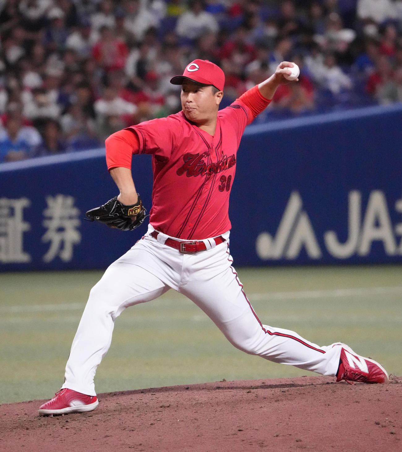 中日対広島　8回裏、広島2番手で登板する塹江（撮影・森本幸一）