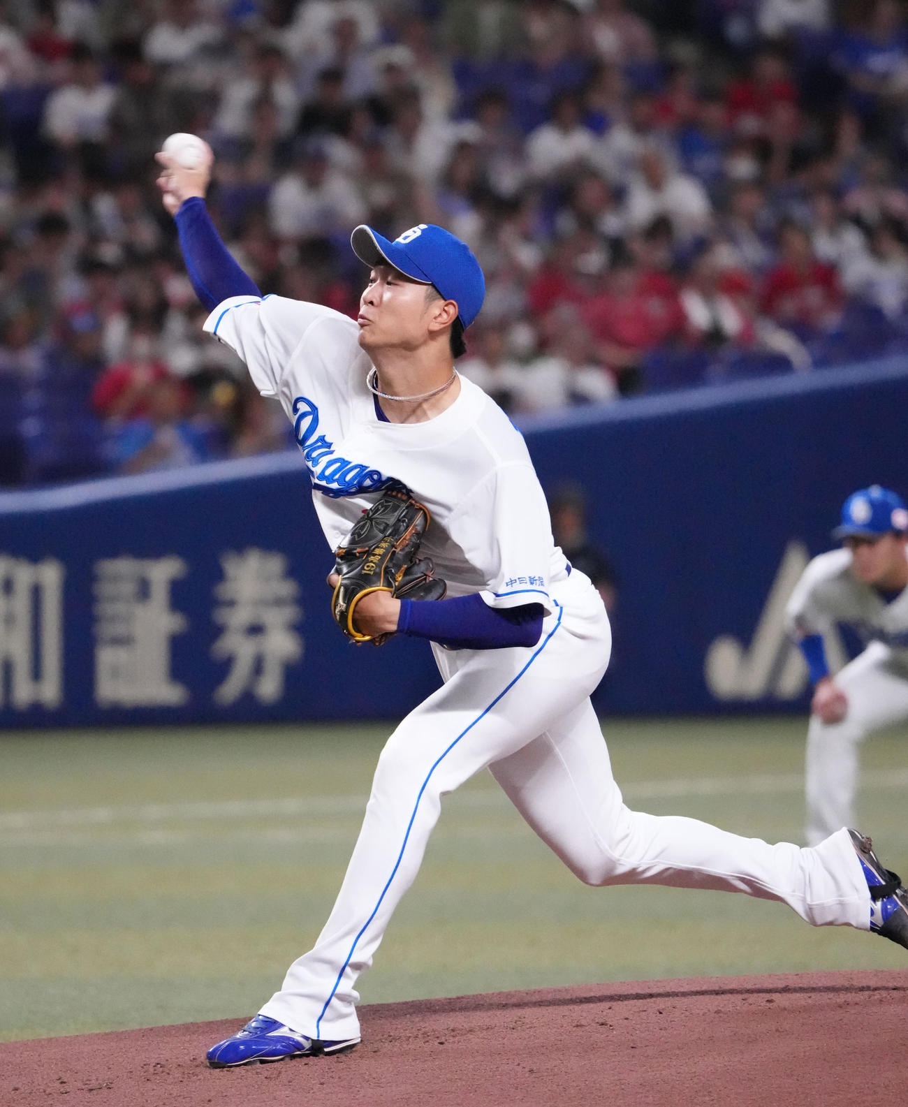 中日対広島　1回表、登板する中日先発の高橋宏（撮影・森本幸一）
