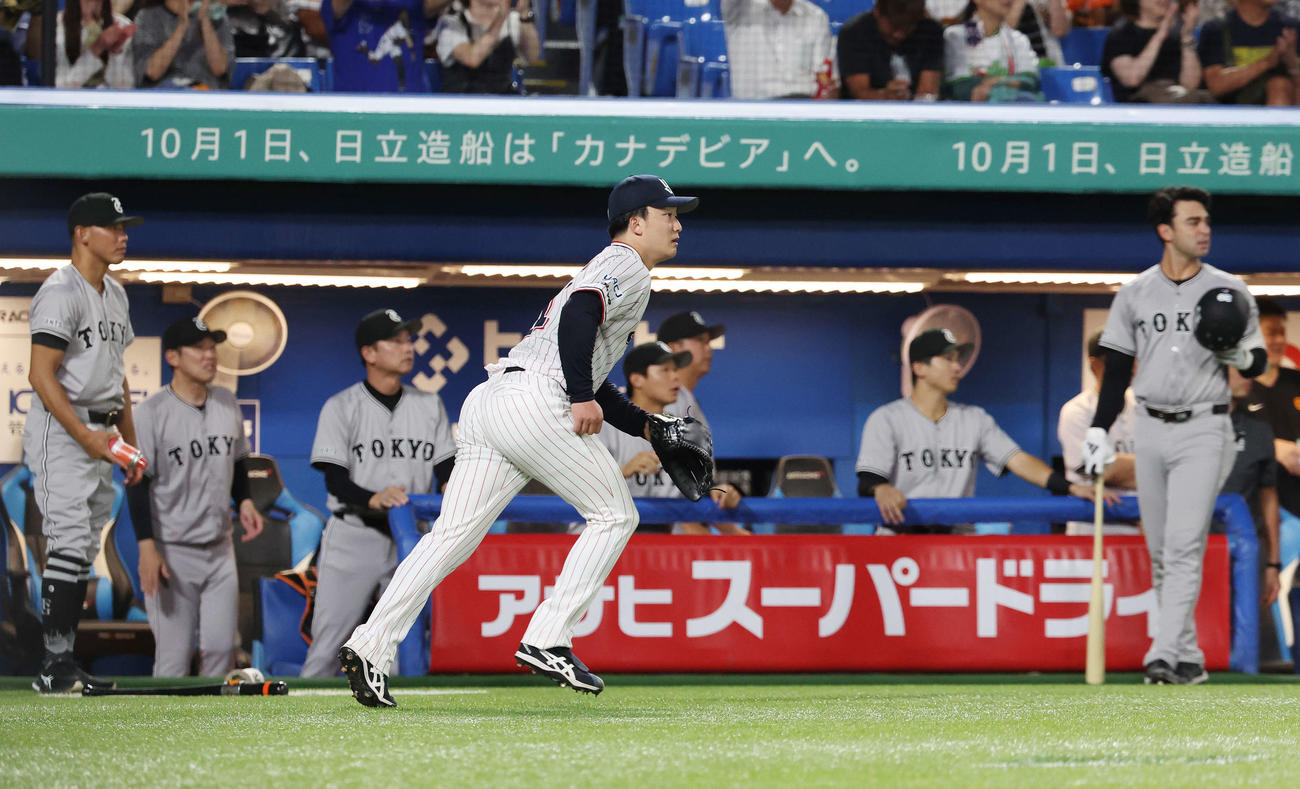 ヤクルト対巨人　4回表巨人2死二塁、丸に右適時打を浴びる吉村（撮影・宮地輝）
