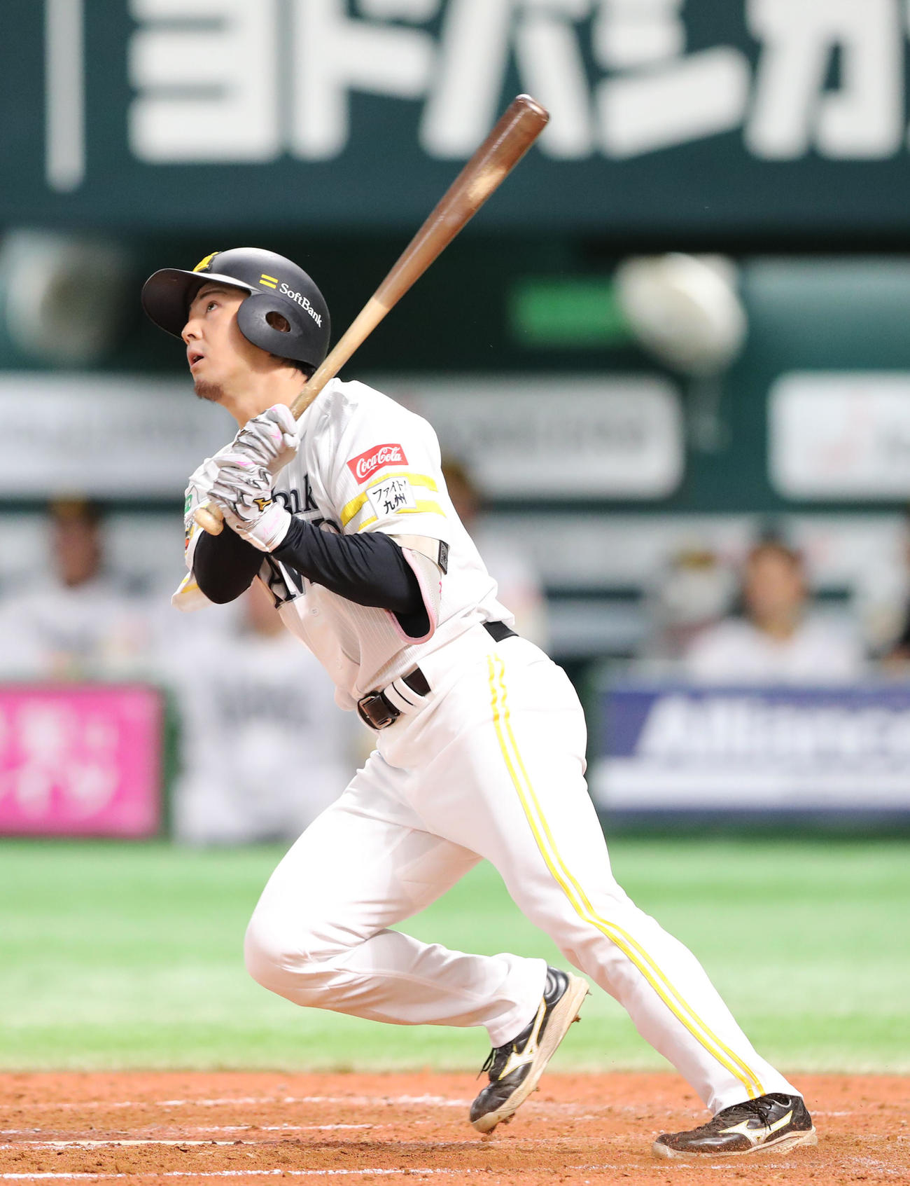 ソフトバンク対ロッテ　2回裏ソフトバンク1死一塁、佐藤直は勝ち越しの左越え適時三塁打を放つ（撮影・鬼束羽瑠菜）