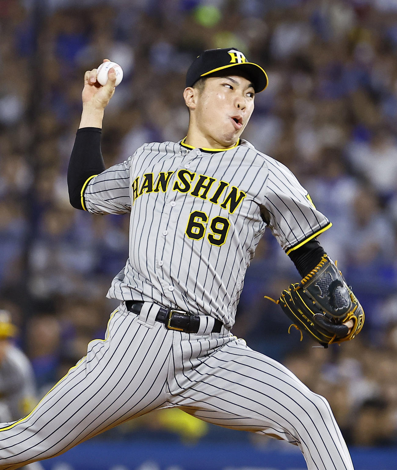 DeNA対阪神　7回、4番手で登板した阪神石井（撮影・藤尾明華）