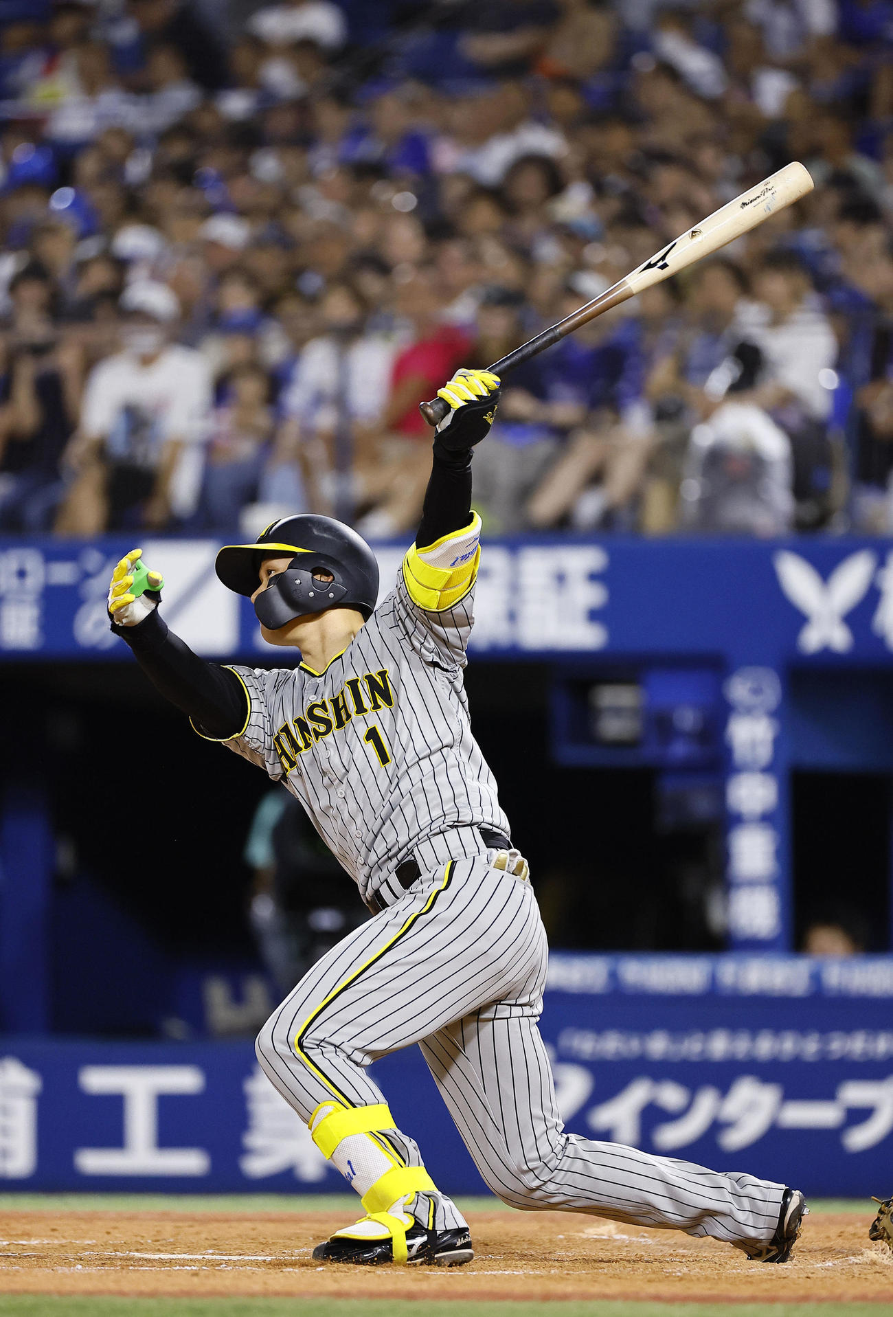 DeNA対阪神　7回表阪神無死二、三塁、森下は中犠飛を放つ（撮影・藤尾明華）