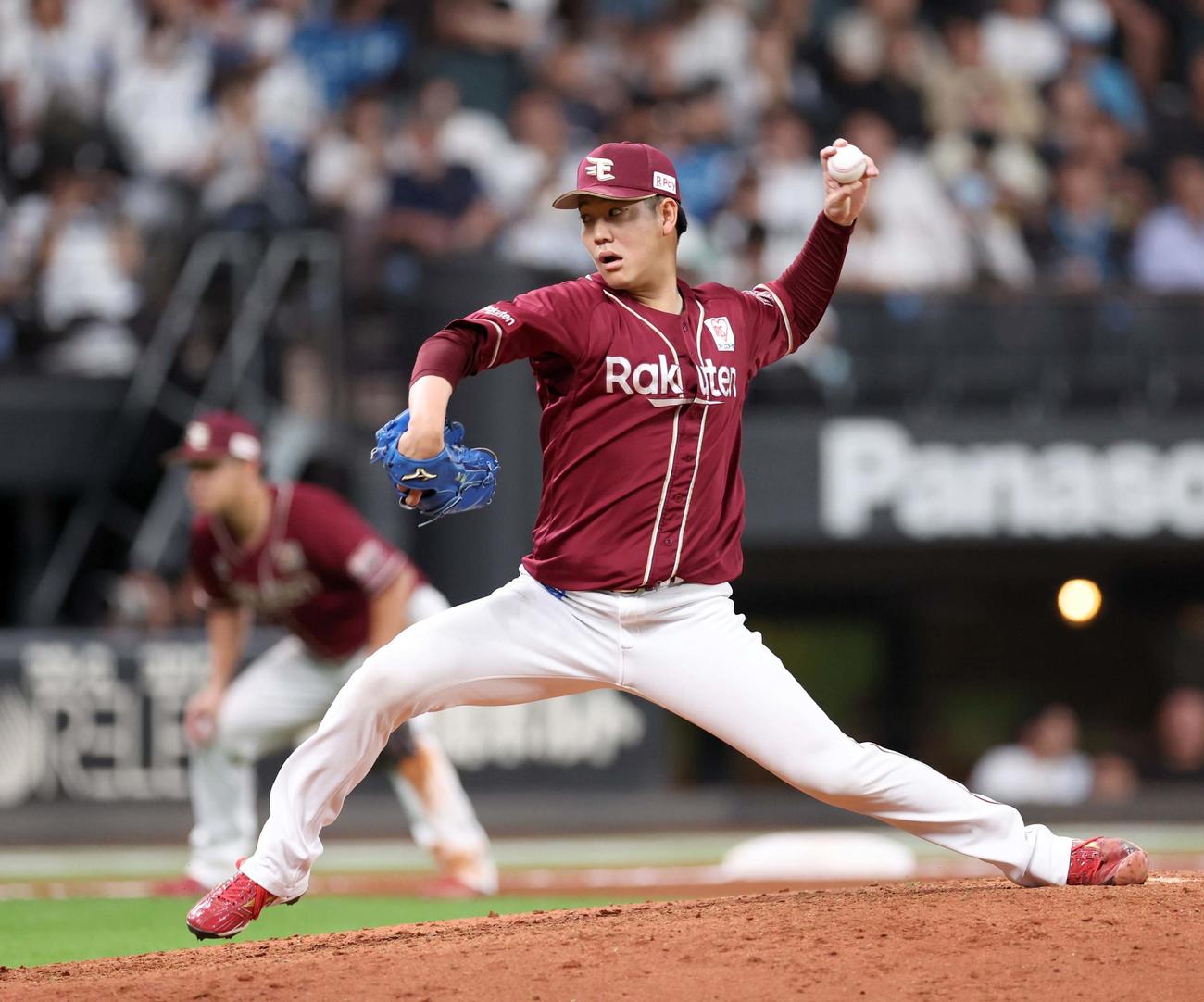 日本ハム対楽天　8回に登板の鈴木翔（撮影・黒川智章）
