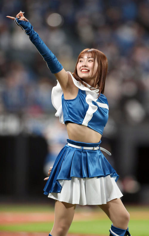 踊るファイターズガールの上村優菜