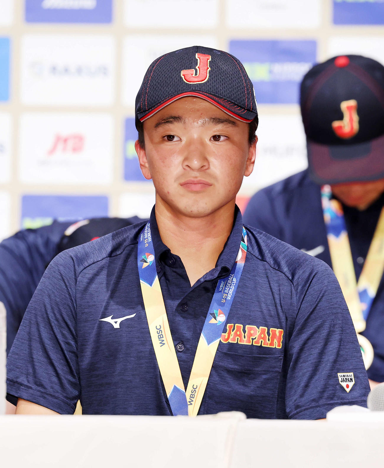 優勝記者会見に臨む侍ジャパンU－15日本代表の新井主将（撮影・鈴木正人）