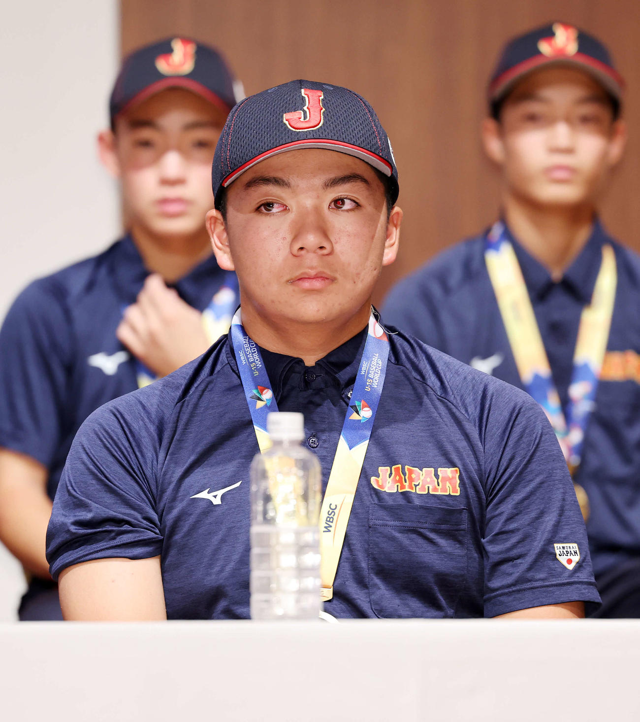 優勝記者会見に臨む侍ジャパンU－15日本代表の大久保（撮影・鈴木正人）