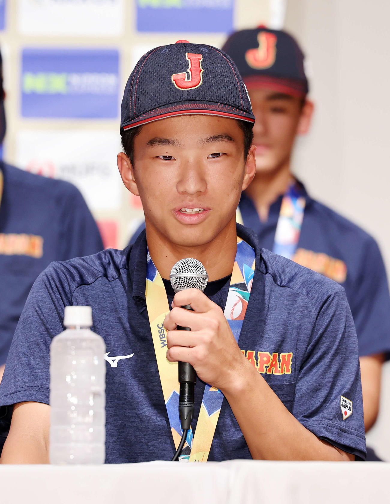 優勝記者会見に臨む侍ジャパンU－15日本代表の福井（撮影・鈴木正人）