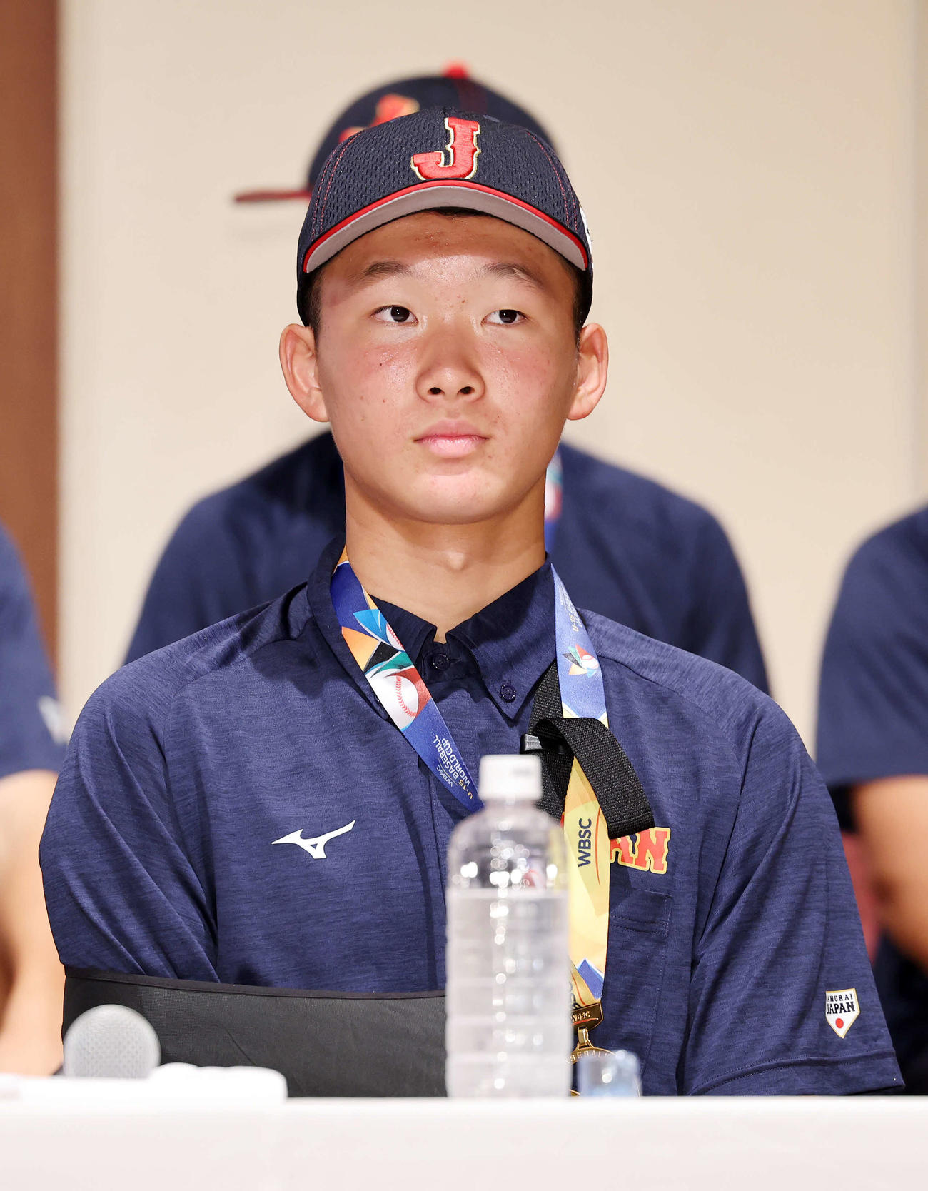 優勝記者会見に臨む侍ジャパンU－15日本代表の今井（撮影・鈴木正人）