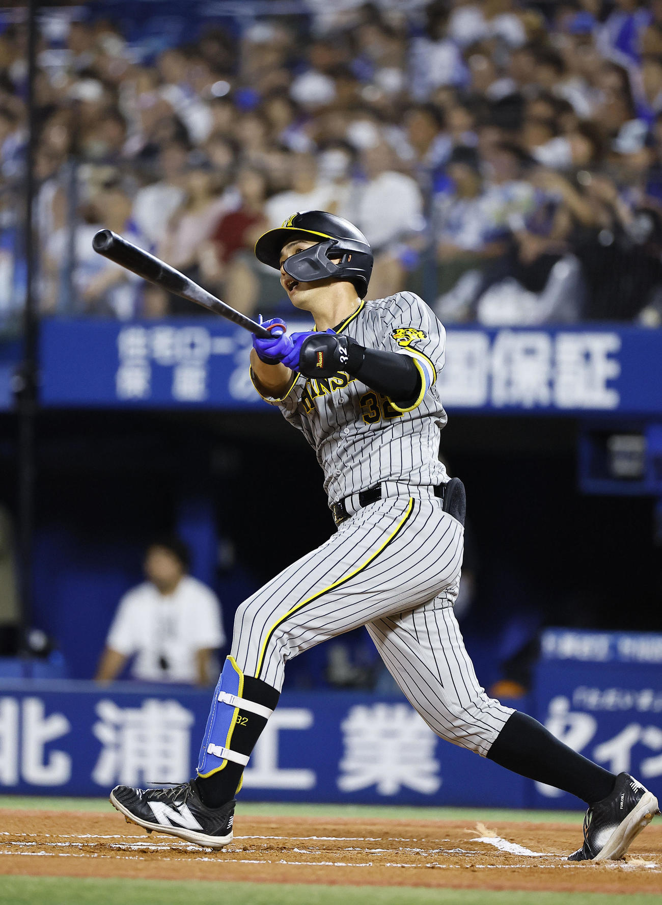 DeNA対阪神　6回表阪神1死、井上は左越えにプロ初本塁打を放つ（撮影・藤尾明華）