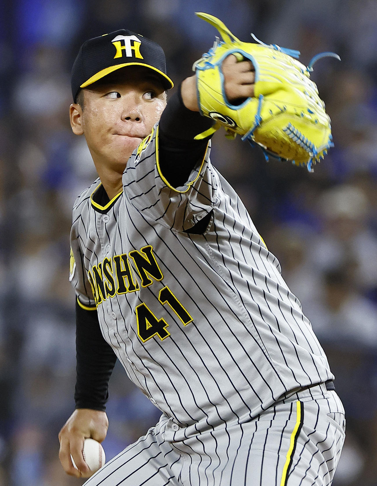DeNA対阪神　5回、力投を見せる阪神村上（撮影・藤尾明華）