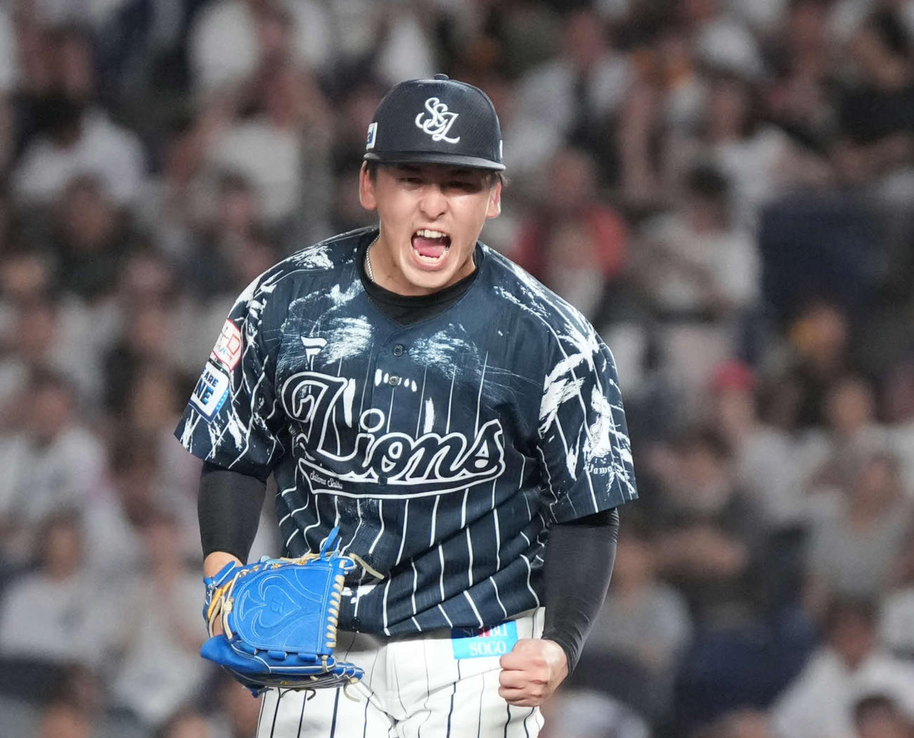 ロッテ対西武　7回裏ロッテ2死、西武先発の隅田は中村奨を三振に仕留め雄たけびを上げる（撮影・小沢裕）