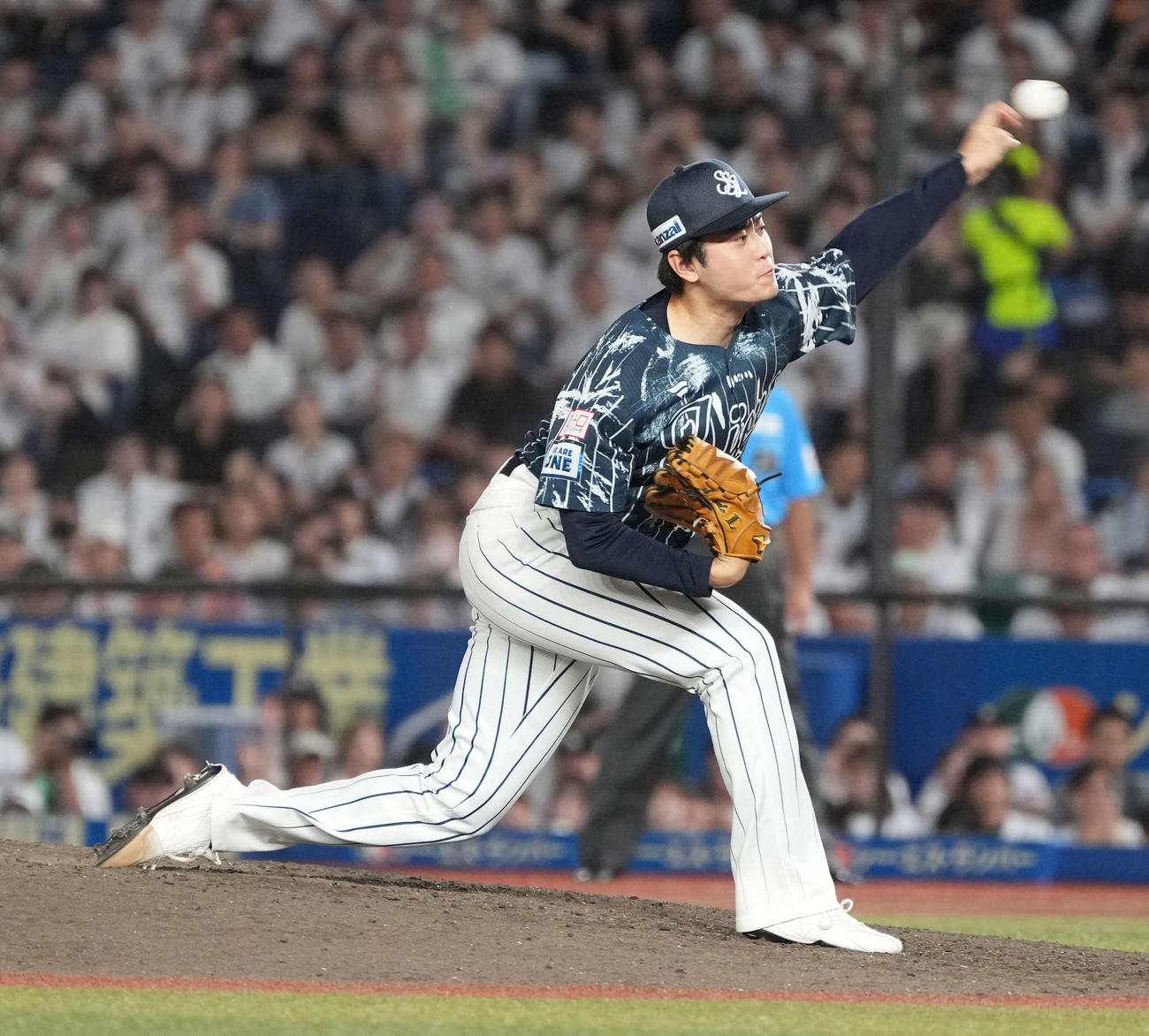 ロッテ対西武　西武4番手で登板した佐藤隼（撮影・小沢裕）