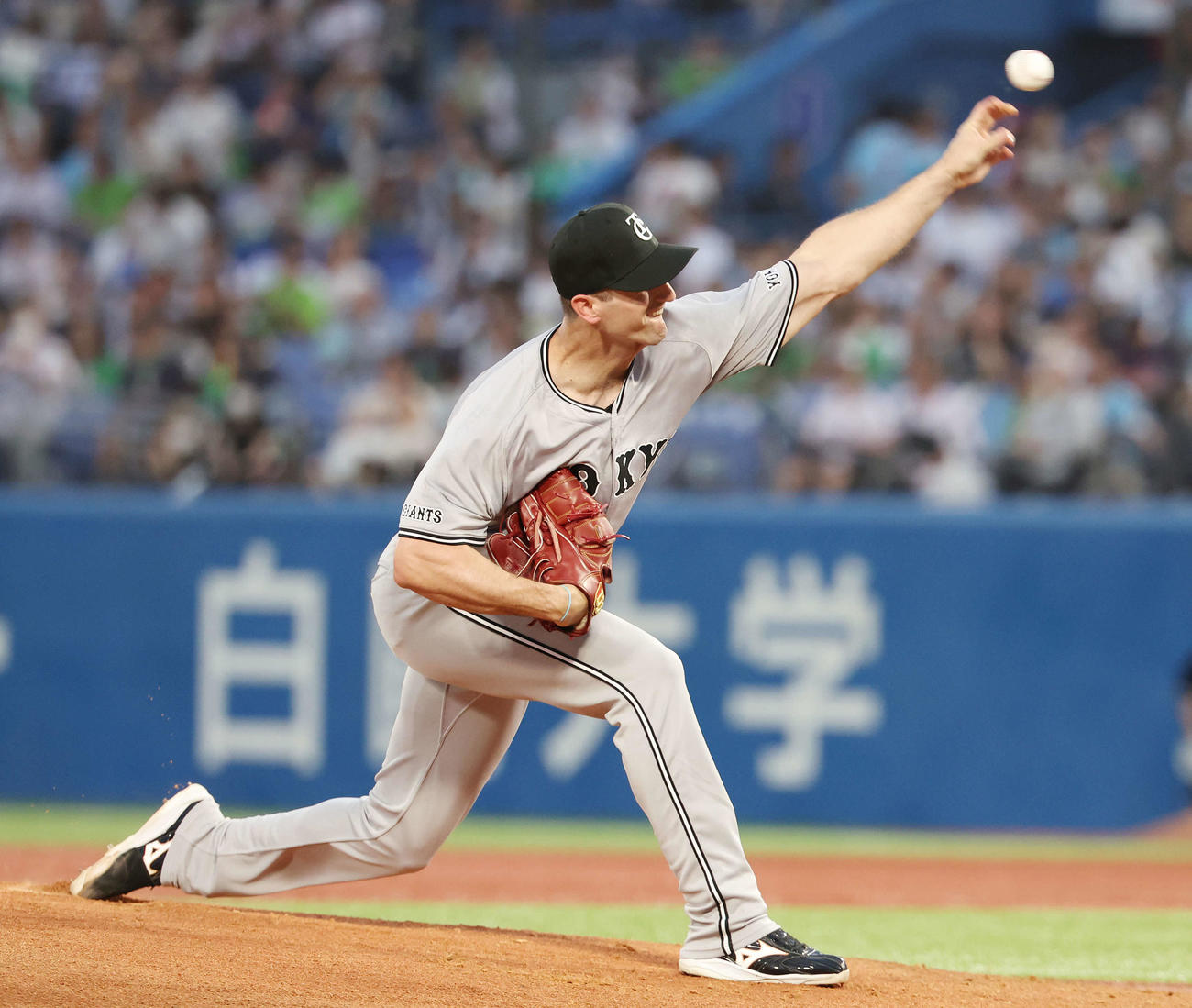 ヤクルト対巨人　力投する巨人先発のグリフィン（撮影・宮地輝）
