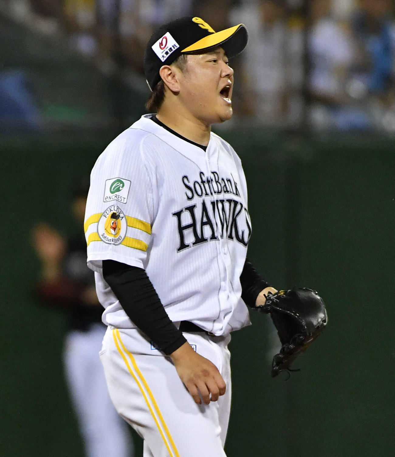 ソフトバンク対オリックス　7回表オリックス2死満塁、太田に勝ち越しとなる押し出し四球を与え、悔しそうな表情を見せる津森（撮影・岩下翔太）
