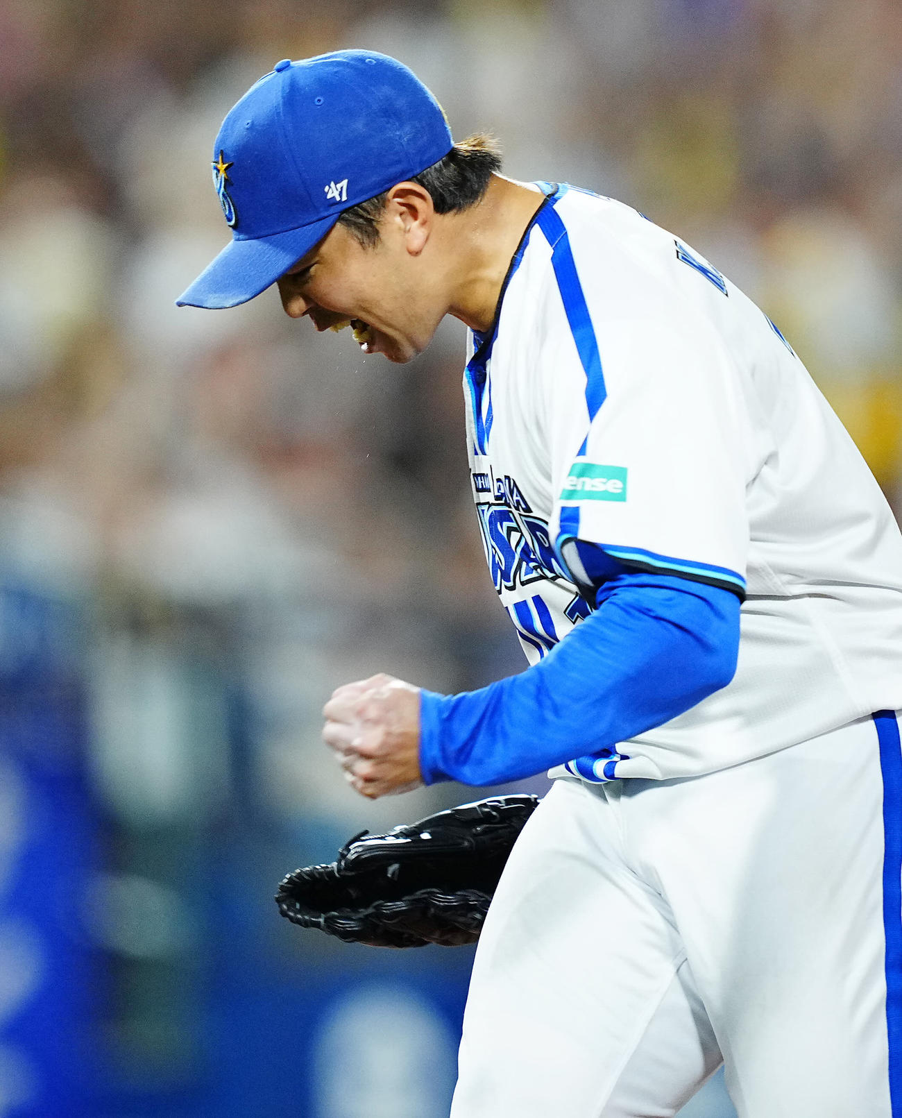 DeNA対阪神　7回表阪神の攻撃を無失点に抑えガッツポーズするDeNA東（撮影・垰建太）