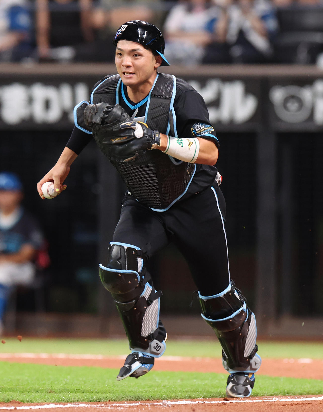 日本ハム対楽天　9回表楽天無死一、三塁、三走田中和を追う郡司（撮影・佐藤翔太）