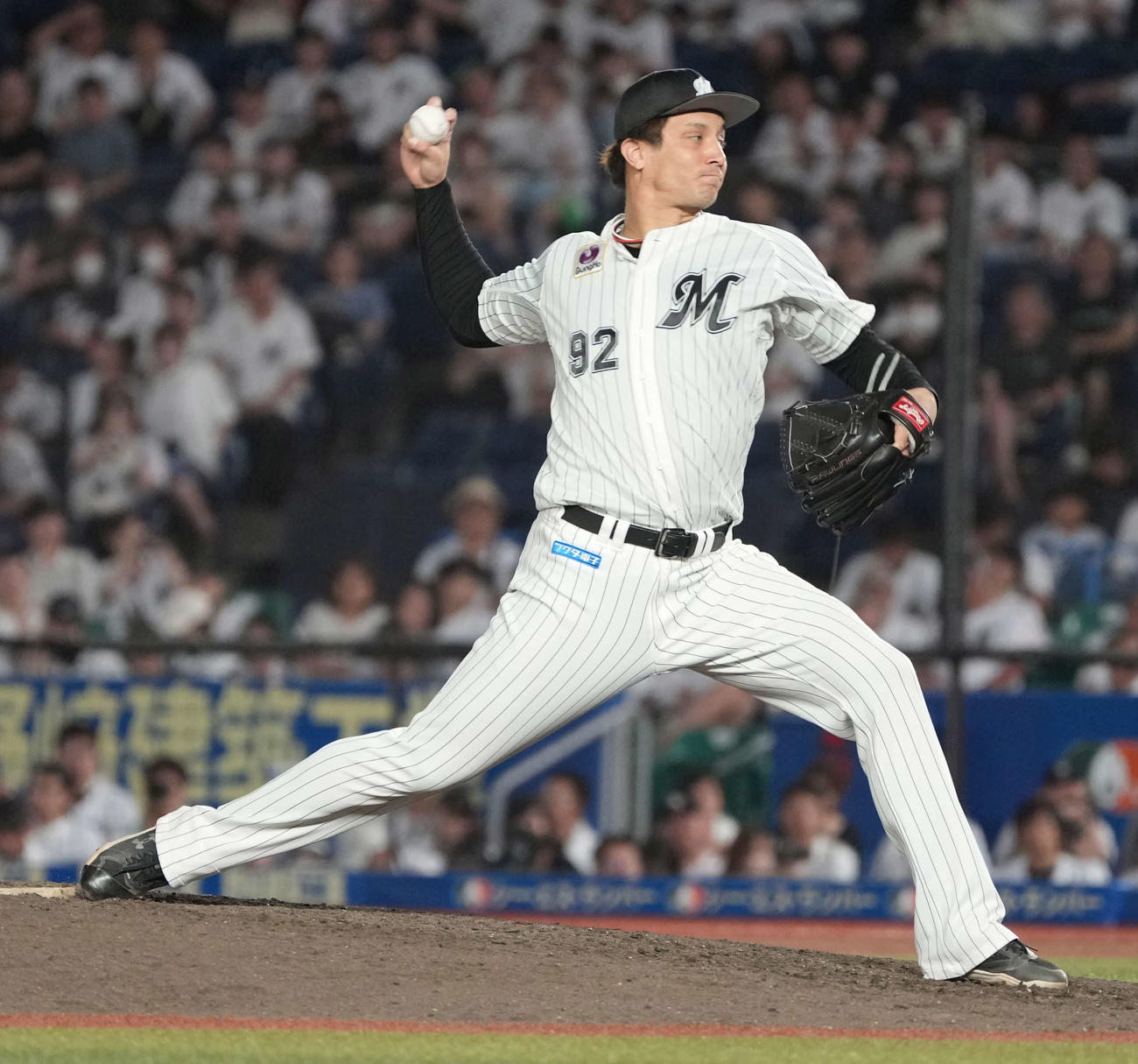 ロッテ対西武　ロッテ7番手で登板した国吉（撮影・小沢裕）
