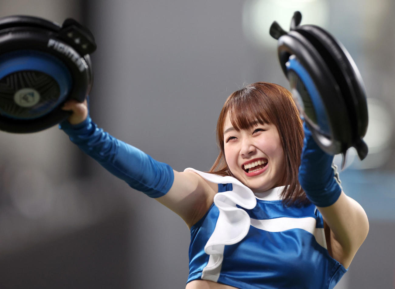 「ジンギスカンダンス」を踊るファイターズガールの大野未侑