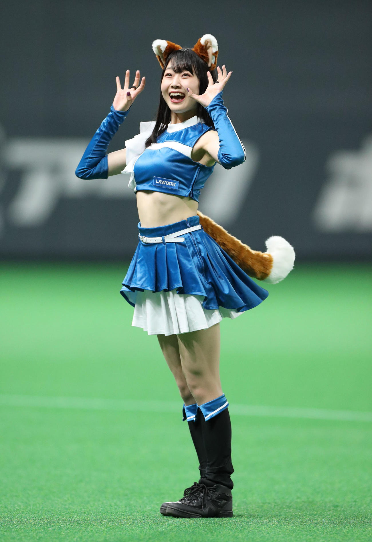 きつねダンスを踊るファイターズガール大野未侑
