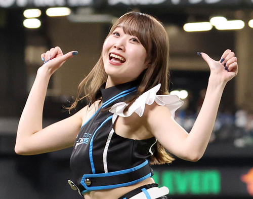 エスコンフィールドでパフォーマンスを行うファイターズガール大野未侑