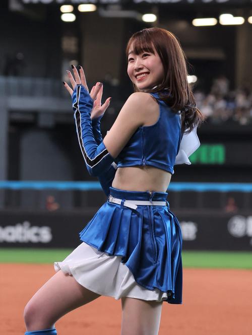 ダンスを踊るファイターズガールの大野未侑