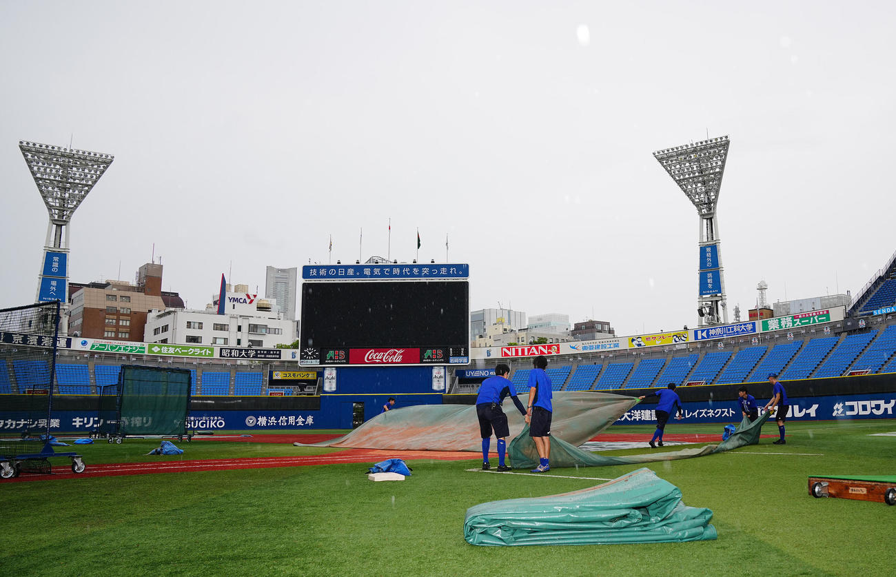 DeNA対阪神～雨天中止　雨天中止となった横浜スタジアム（撮影・垰建太）