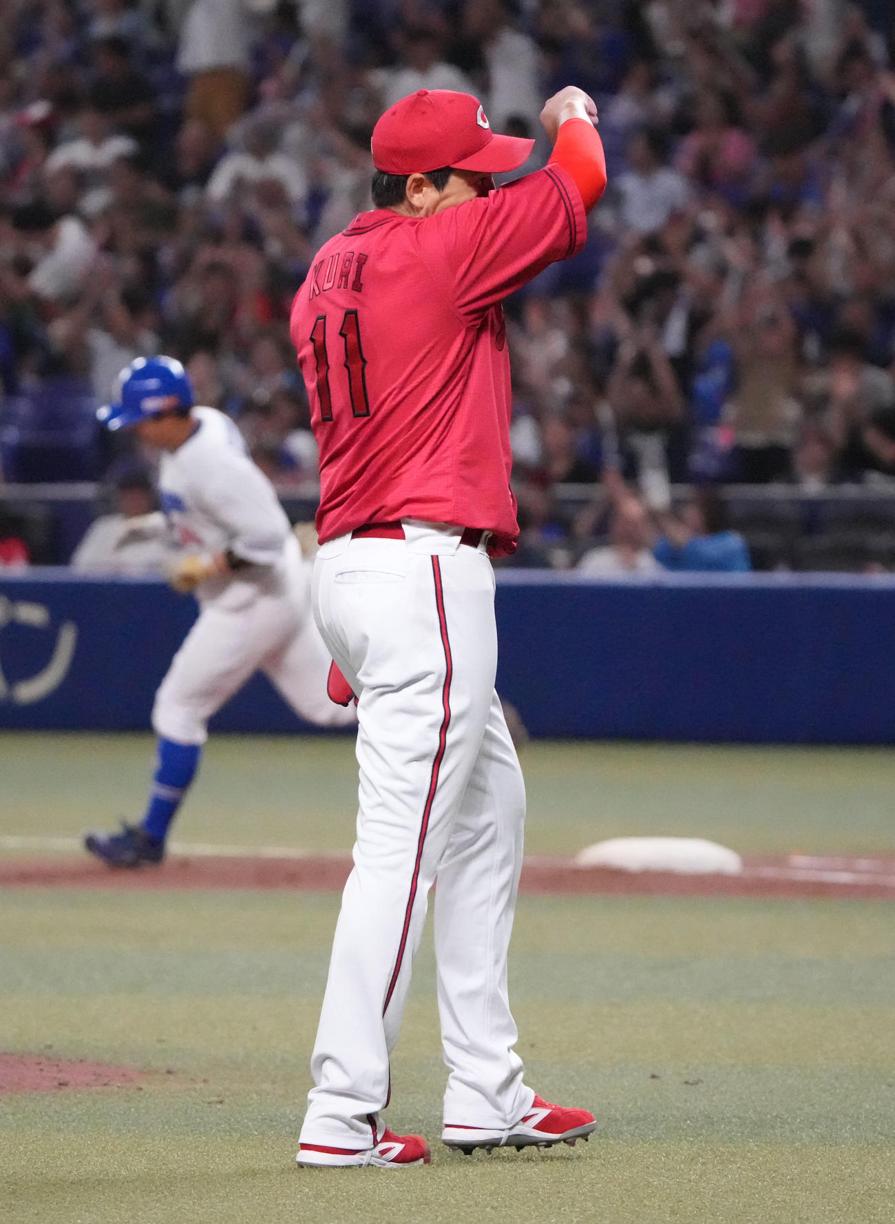 中日対広島　4回裏中日2死一塁、宇佐見に右越え2点本塁打を打たれた九里（撮影・森本幸一）