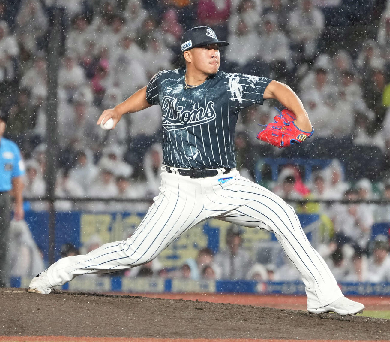 ロッテ対西武　西武4番手で登板したボー（撮影・小沢裕）
