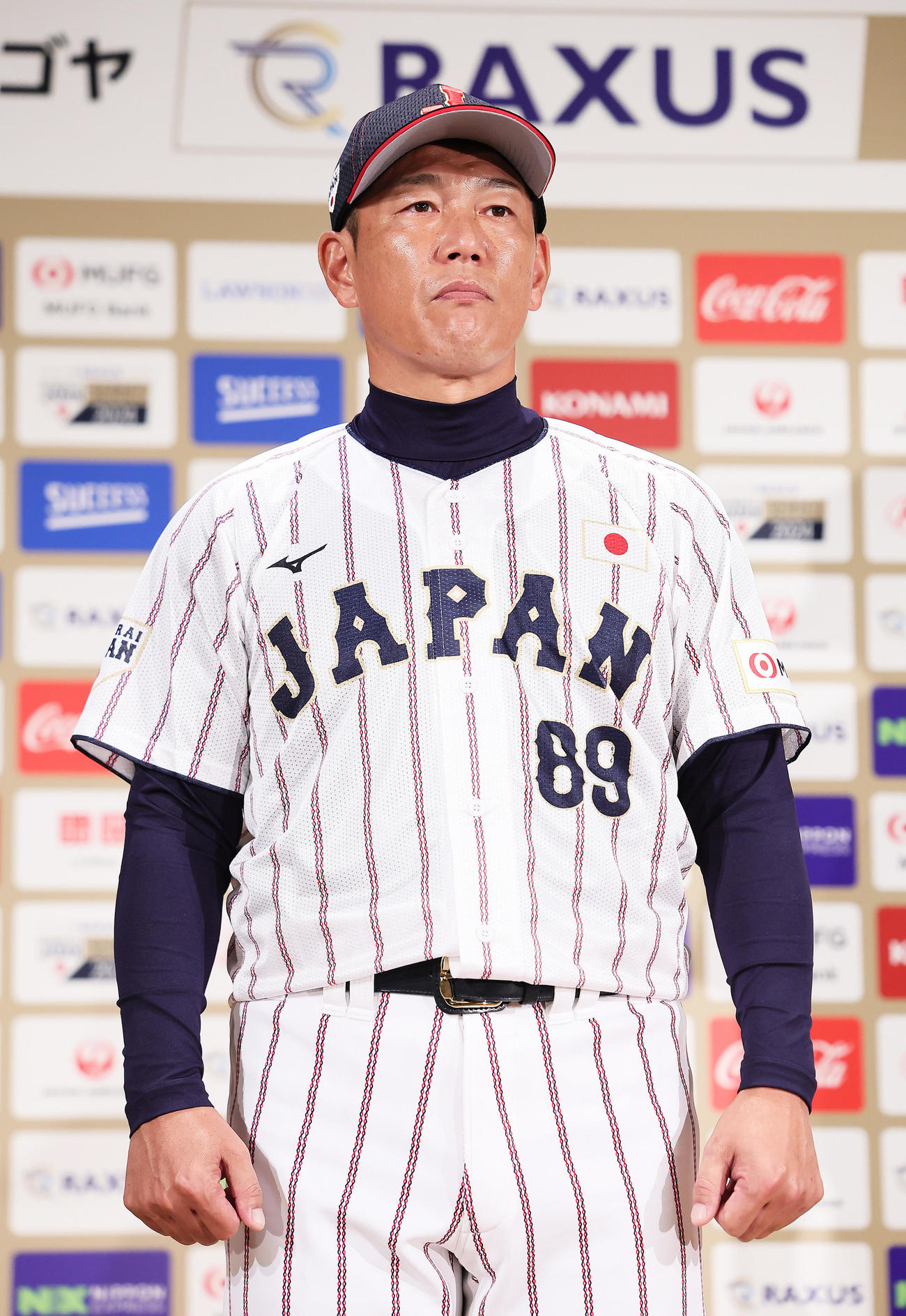 侍ジャパン新ユニホーム発表に臨む井端監督（撮影・足立雅史）