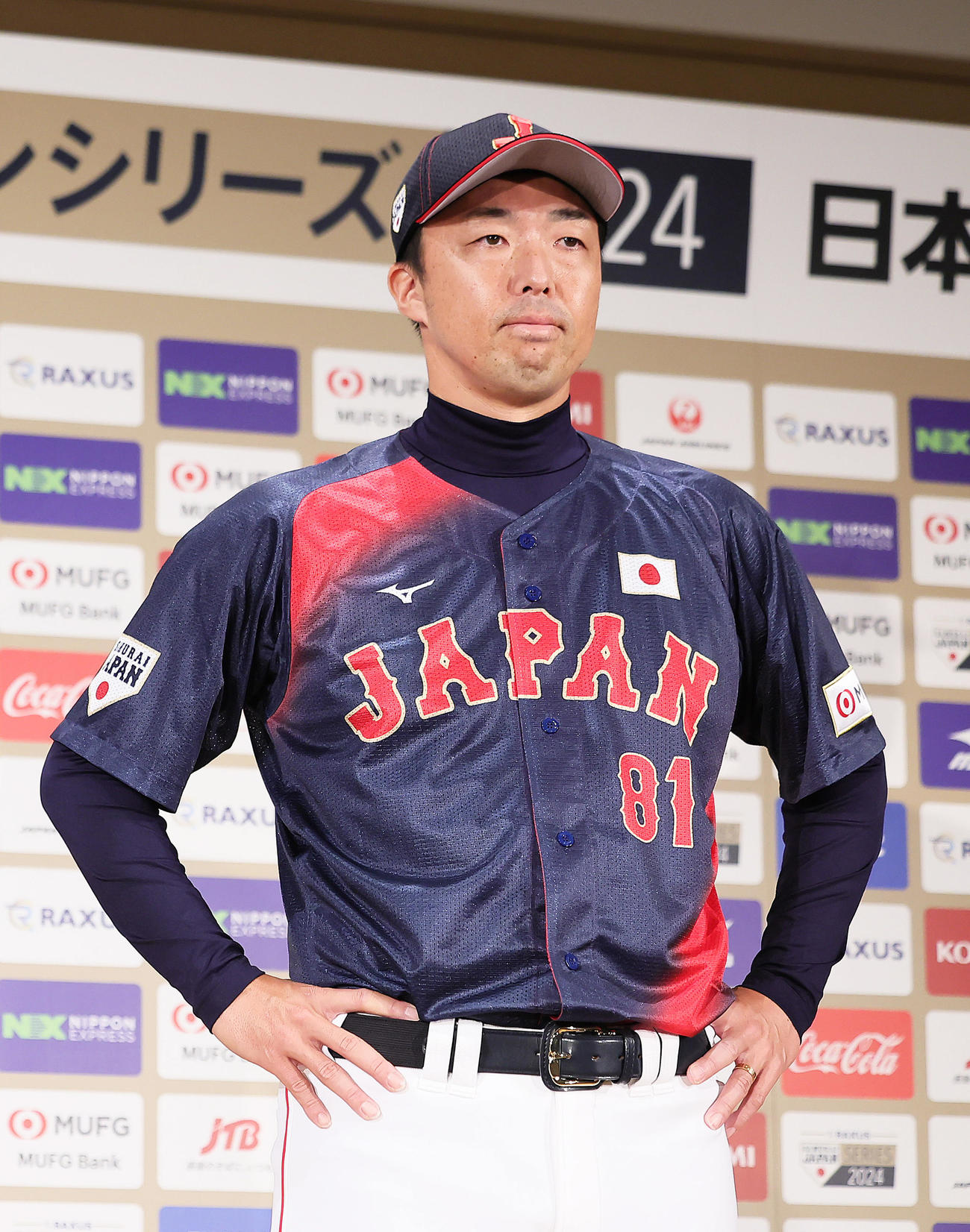 侍ジャパン新ユニホーム発表に臨む吉見コーチ（撮影・足立雅史）