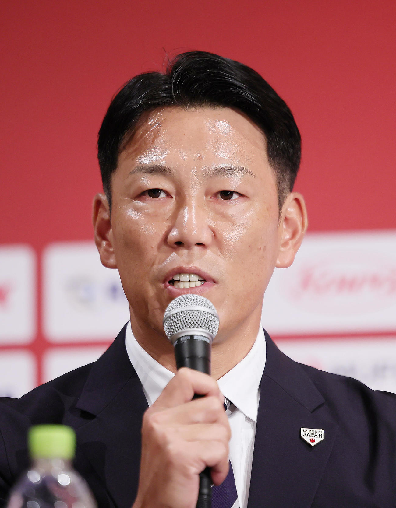 プレミア12開催概要発表会見に臨む侍ジャパン井端監督（撮影・足立雅史）